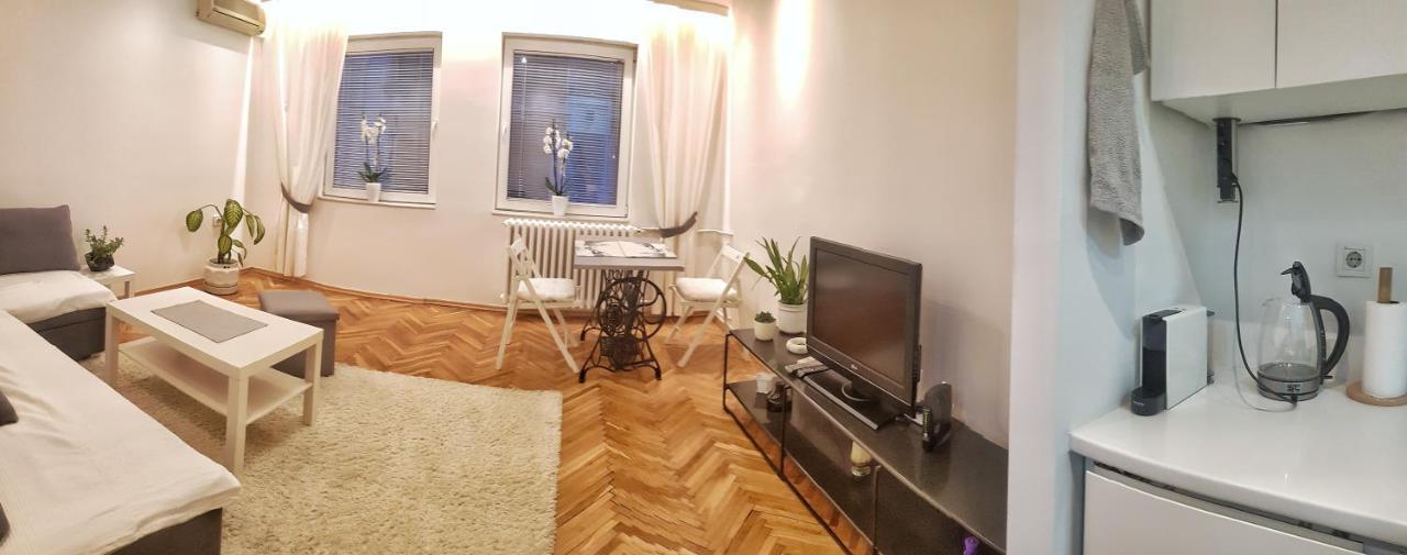 Uma- Urban Mini Apartment 斯科普里 外观 照片