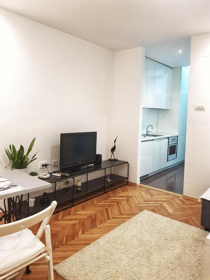 Uma- Urban Mini Apartment 斯科普里 外观 照片